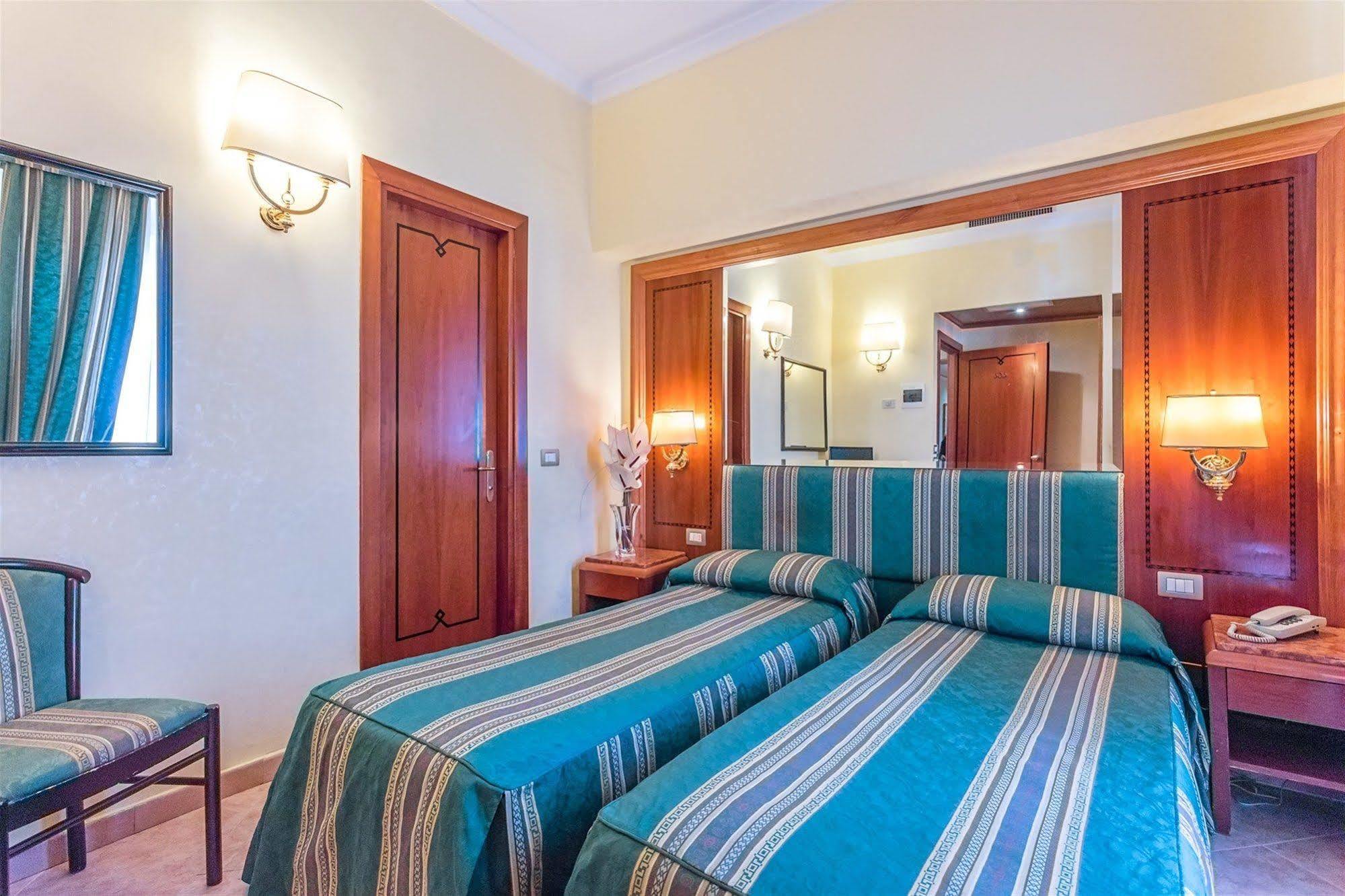 Raeli Hotel Lux Řím Exteriér fotografie